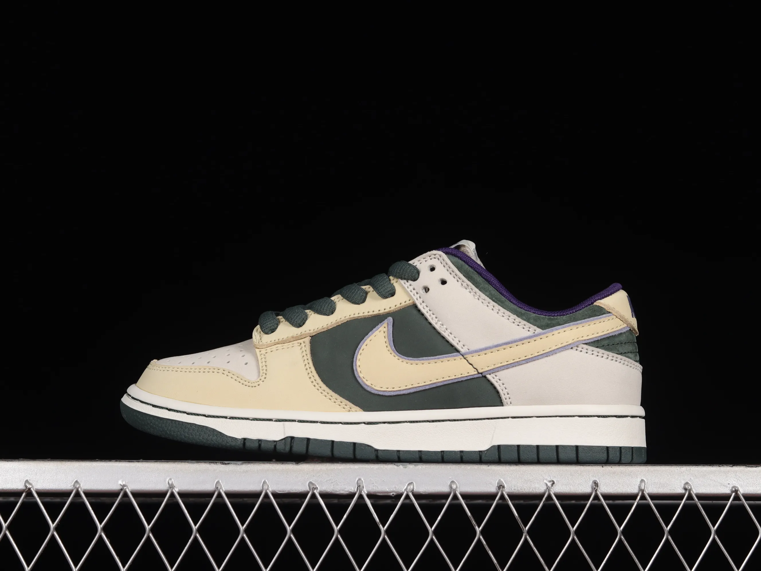 All Categories Nk SB Dunk Series Nk SB Dunk Low Low-top sneakers Otomo Katsuhiro x Nk SB Dunk Low "Steamboy OST" Otomo Katsuhiro co-branded SB low-top sports and leisure sneakers LF0039-019